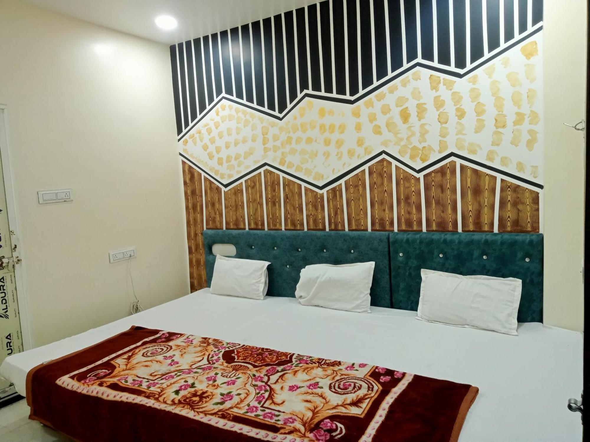 Hardik Palace Ujjain Exteriör bild