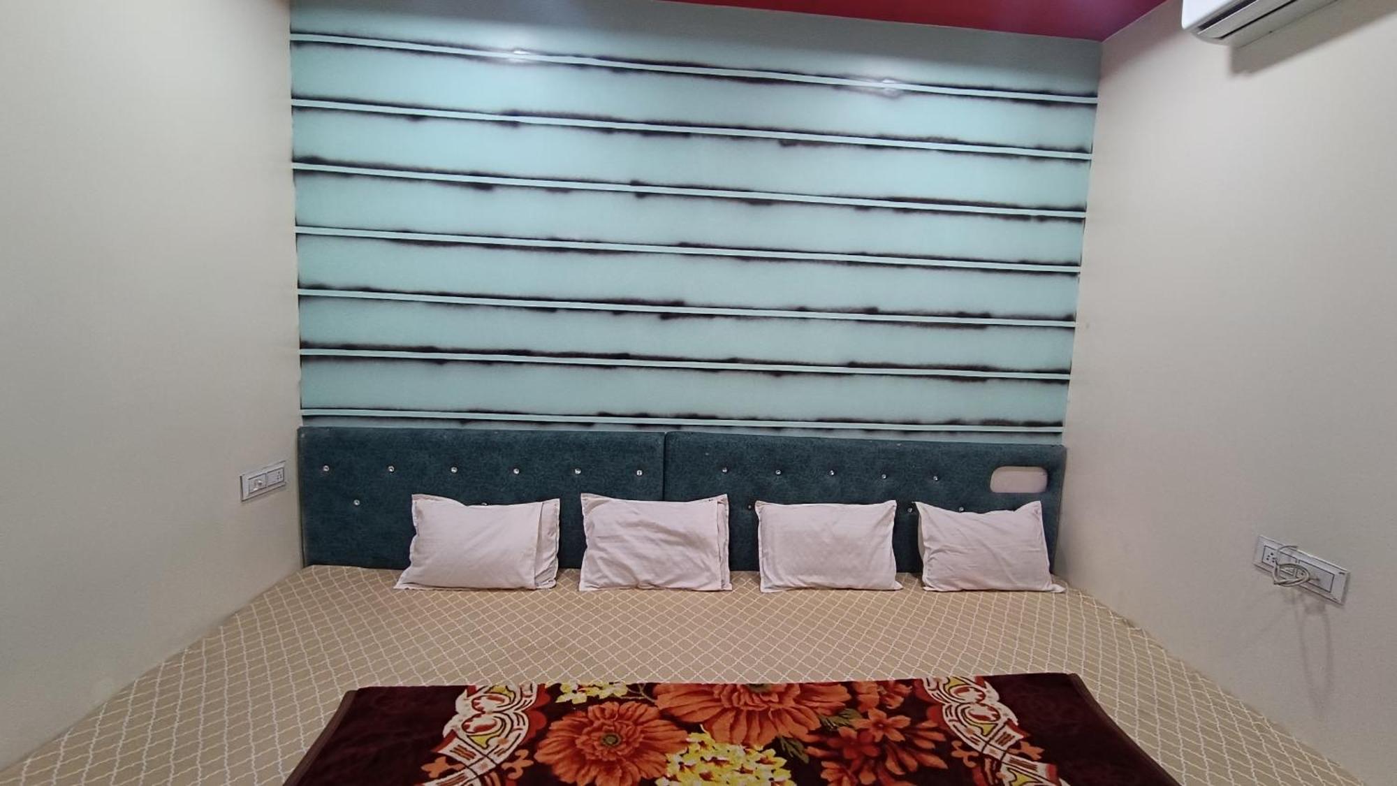 Hardik Palace Ujjain Exteriör bild