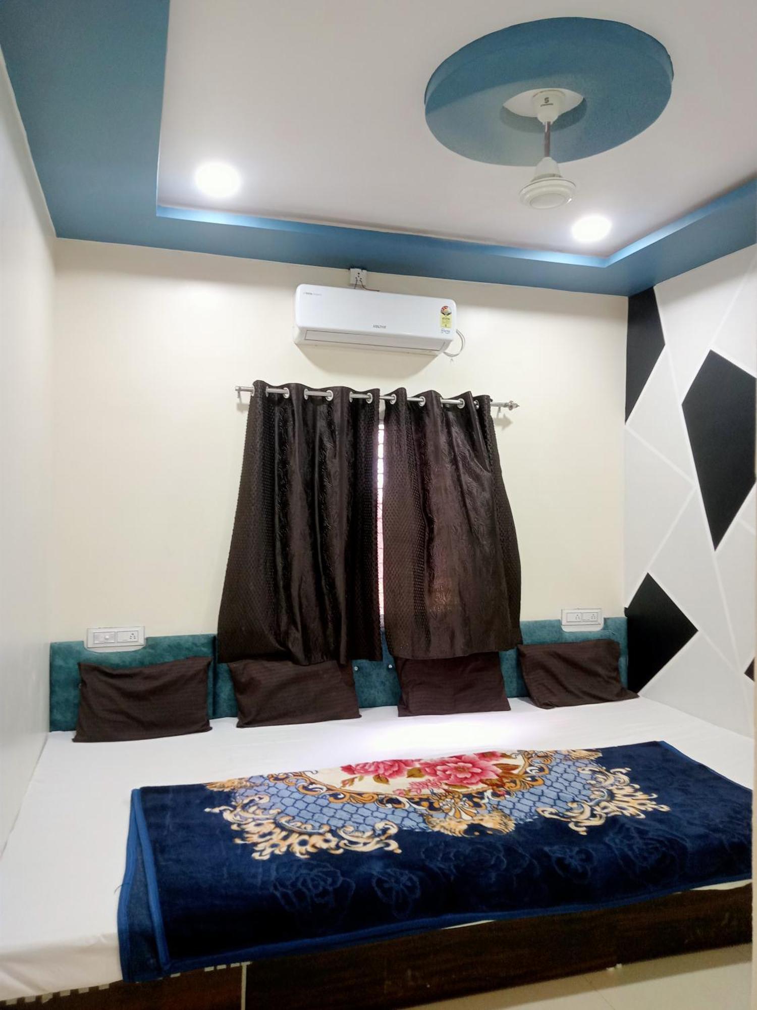Hardik Palace Ujjain Exteriör bild