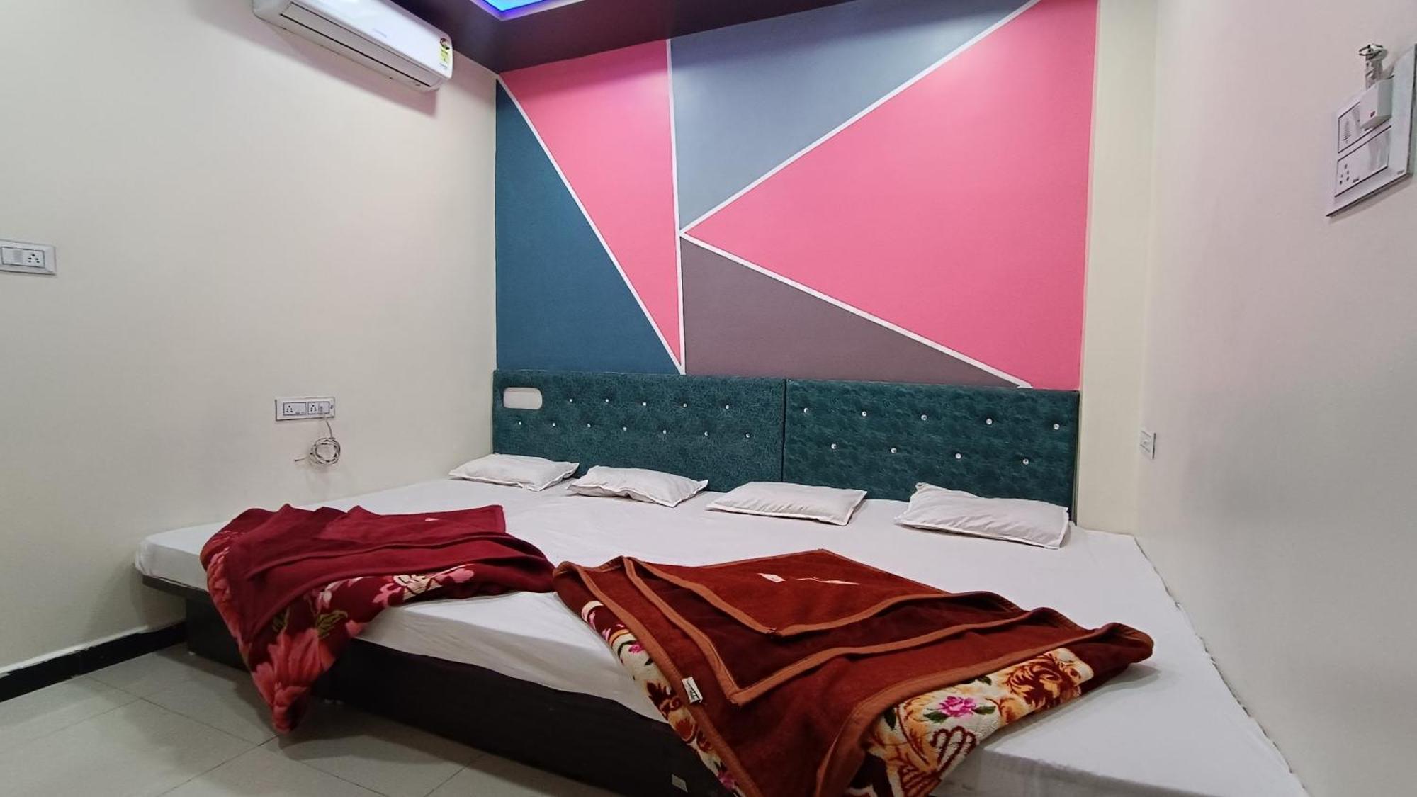 Hardik Palace Ujjain Exteriör bild